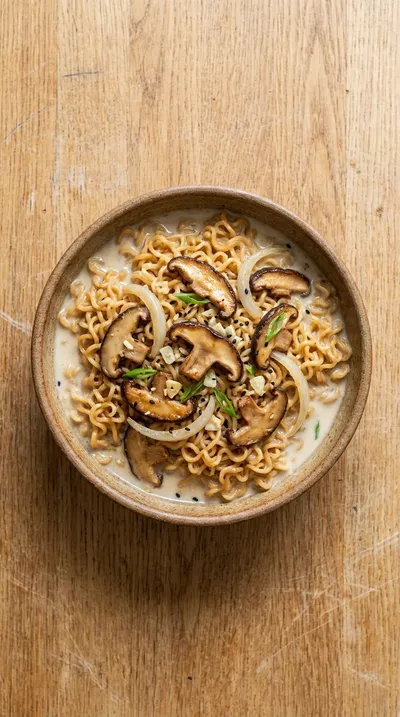 15-Minute Vegan Creamy Mushroom Ramen - cooking process